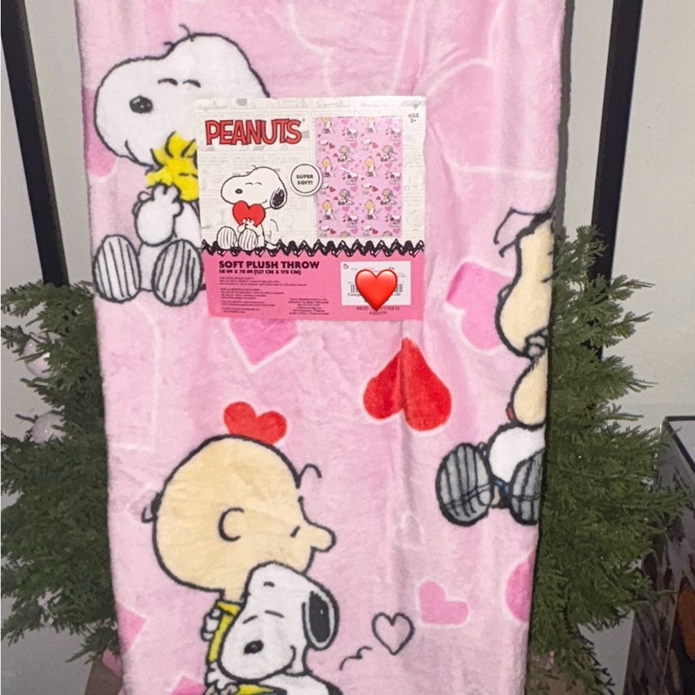 Peanuts Pink and Red Valentine Soft Plush Throw